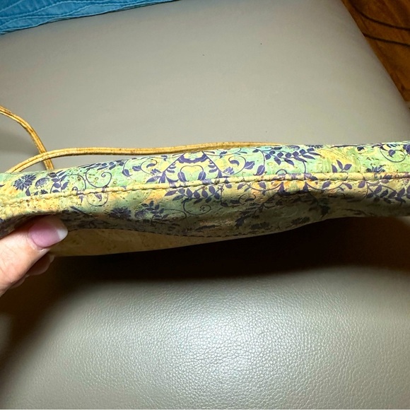 Cork Crossbody from Portugal  - Beautiful Blue Pattern Insert - GUC - Picture 5 of 7